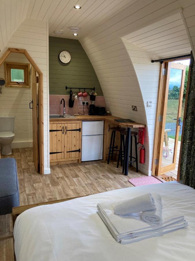 מלון מונטגומרי Delor - Bryntalch Glamping Pods מראה חיצוני תמונה