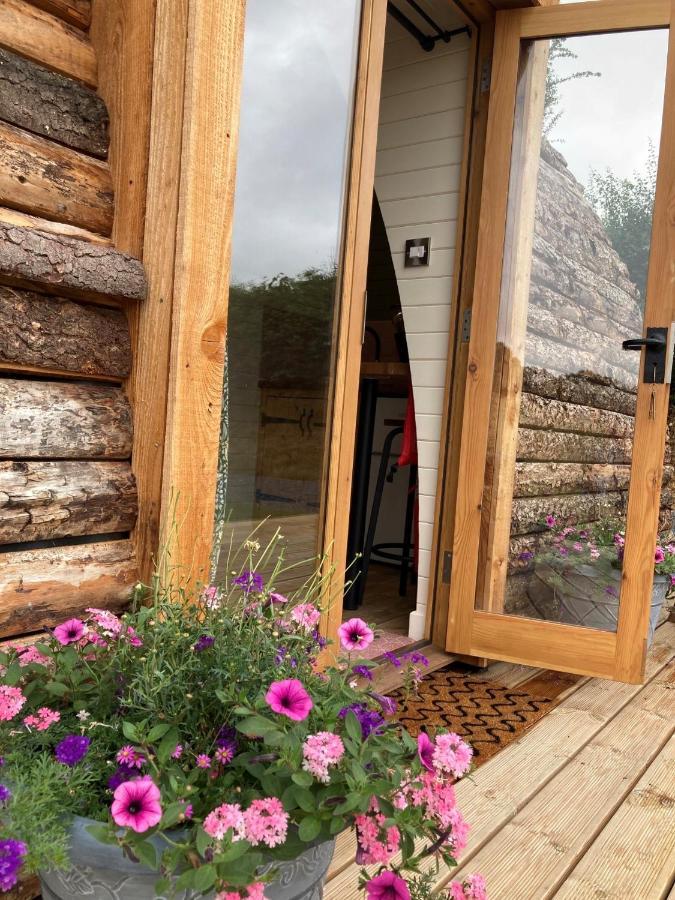 מלון מונטגומרי Delor - Bryntalch Glamping Pods מראה חיצוני תמונה